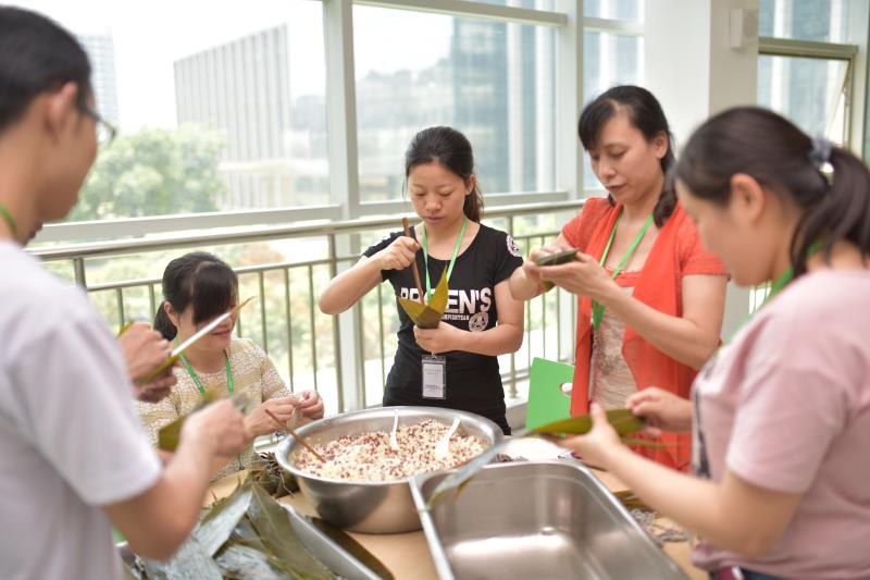 3044am永利生物开展“端午佳节，欢乐包棕子”活动1